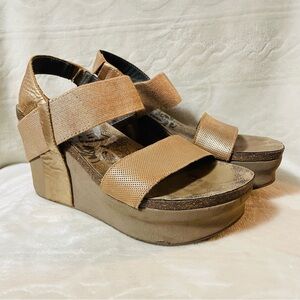 OTBT Bushnell Women’s Sz 5.5M Shoes Gold Pewter Wedge Platform Sandals Comfort